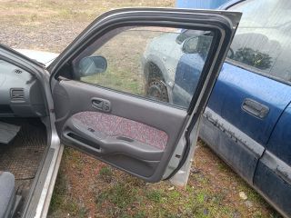 bontott SUZUKI SWIFT II Középső Szellőző