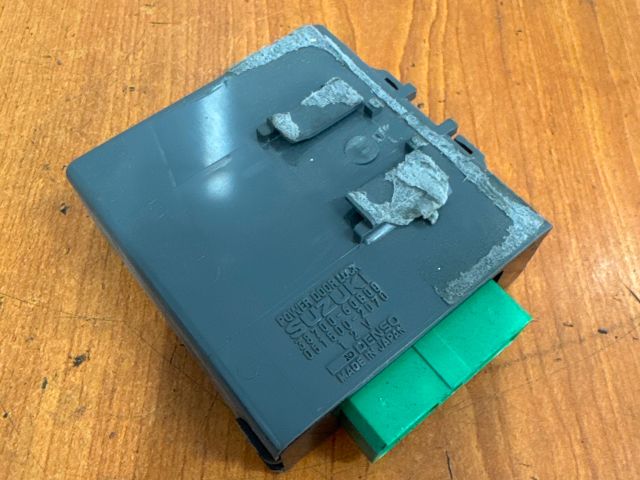 bontott SUZUKI SWIFT II Központizár Elektronika