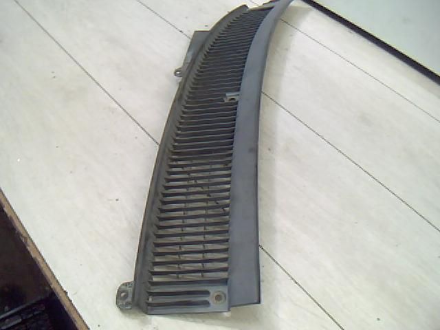 bontott SUZUKI SWIFT II Levélrács