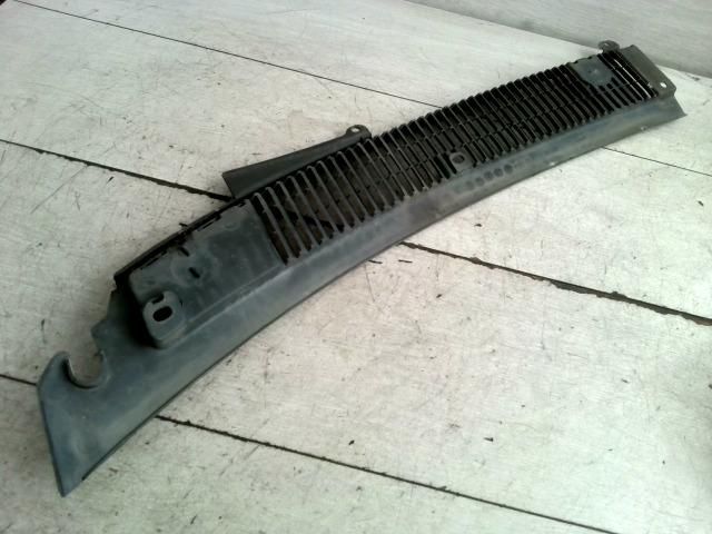 bontott SUZUKI SWIFT II Levélrács