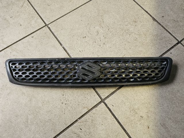 bontott SUZUKI SWIFT II Motorháztető Díszrács