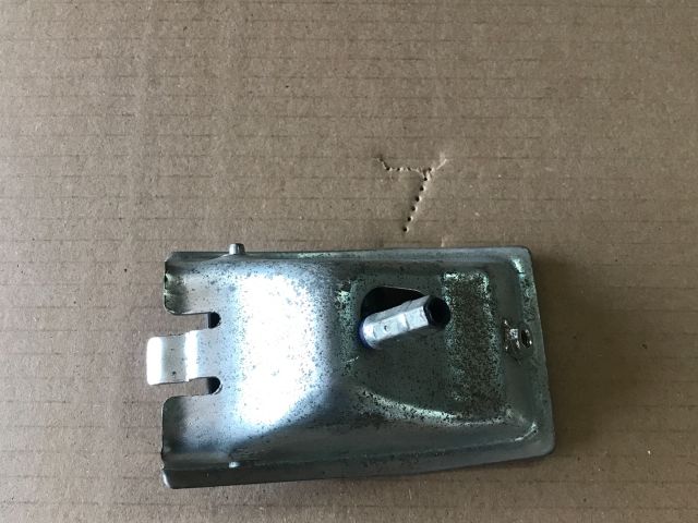 bontott SUZUKI SWIFT II Motorháztető Nyitó Kar / Gomb