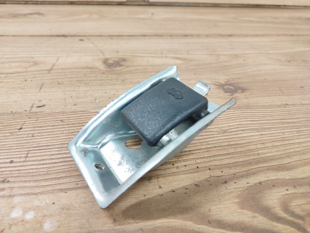 bontott SUZUKI SWIFT II Motorháztető Nyitó Kar / Gomb