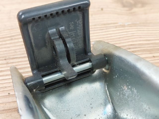 bontott SUZUKI SWIFT II Motorháztető Nyitó Kar / Gomb