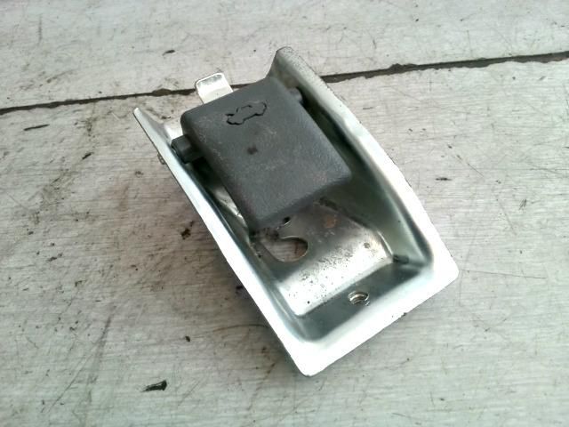 bontott SUZUKI SWIFT II Motorháztető Nyitó Kar / Gomb