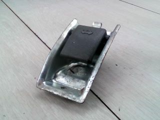 bontott SUZUKI SWIFT II Motorháztető Nyitó Kar / Gomb