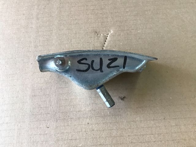 bontott SUZUKI SWIFT II Motorháztető Nyitó Kar / Gomb