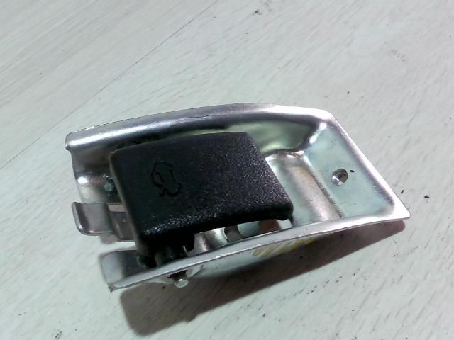 bontott SUZUKI SWIFT II Motorháztető Nyitó Kar / Gomb