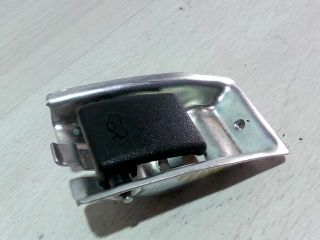 bontott SUZUKI SWIFT II Motorháztető Nyitó Kar / Gomb