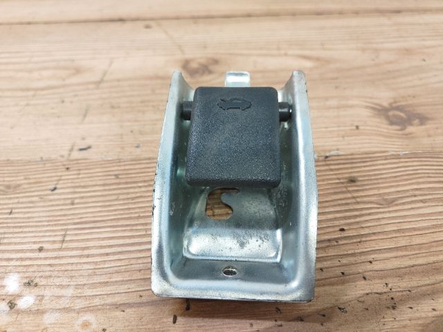 bontott SUZUKI SWIFT II Motorháztető Nyitó Kar / Gomb