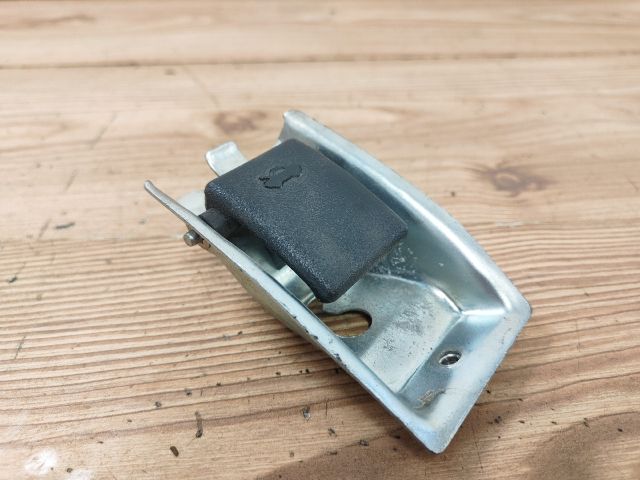 bontott SUZUKI SWIFT II Motorháztető Nyitó Kar / Gomb