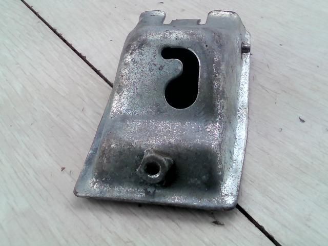 bontott SUZUKI SWIFT II Motorháztető Nyitó Kar / Gomb