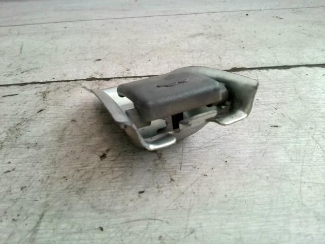 bontott SUZUKI SWIFT II Motorháztető Nyitó Kar / Gomb