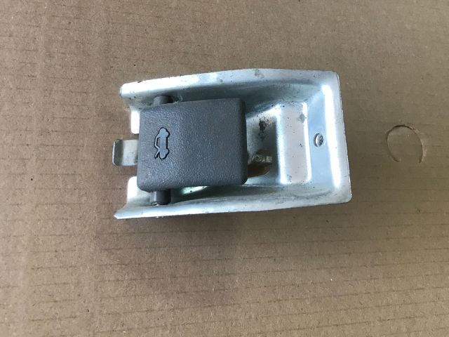 bontott SUZUKI SWIFT II Motorháztető Nyitó Kar / Gomb