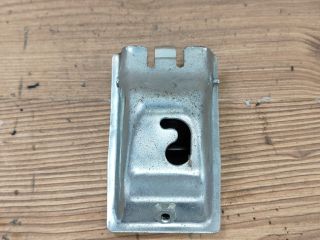 bontott SUZUKI SWIFT II Motorháztető Nyitó Kar / Gomb