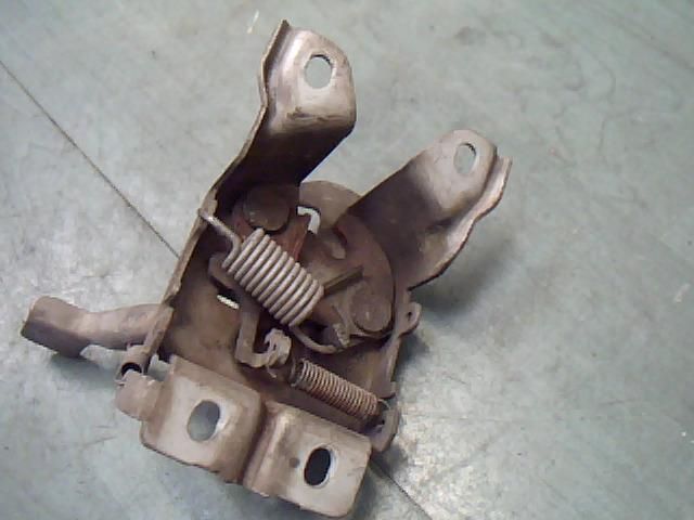 bontott SUZUKI SWIFT II Motorháztető Zárszerkezet