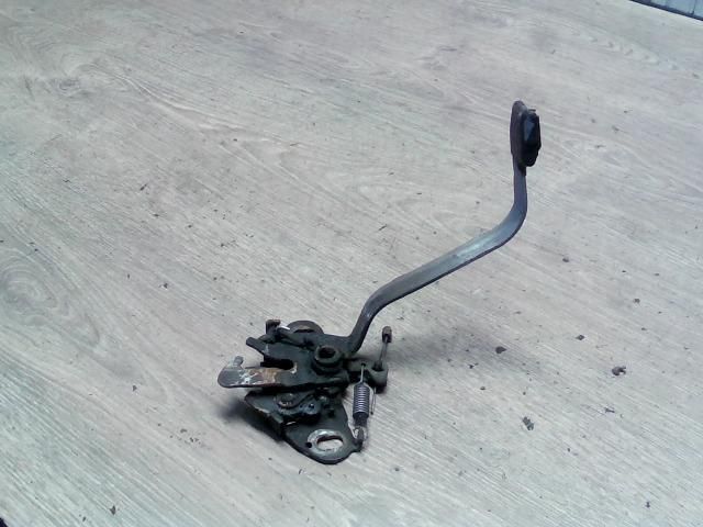 bontott SUZUKI SWIFT II Motorháztető Zárszerkezet