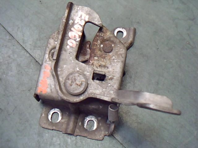 bontott SUZUKI SWIFT II Motorháztető Zárszerkezet