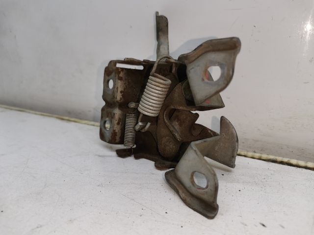 bontott SUZUKI SWIFT II Motorháztető Zárszerkezet