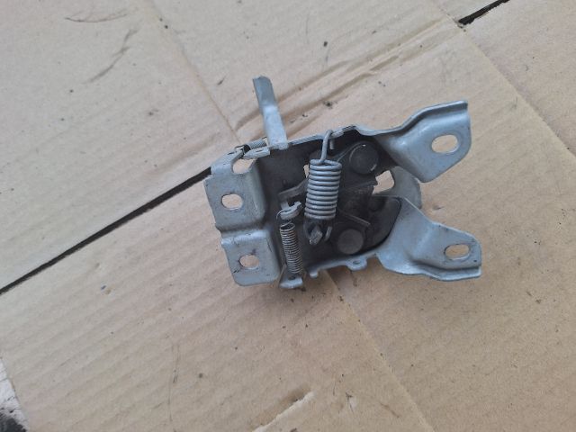 bontott SUZUKI SWIFT II Motorháztető Zárszerkezet