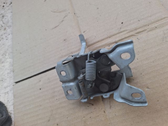 bontott SUZUKI SWIFT II Motorháztető Zárszerkezet