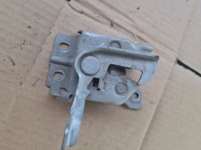 bontott SUZUKI SWIFT II Motorháztető Zárszerkezet