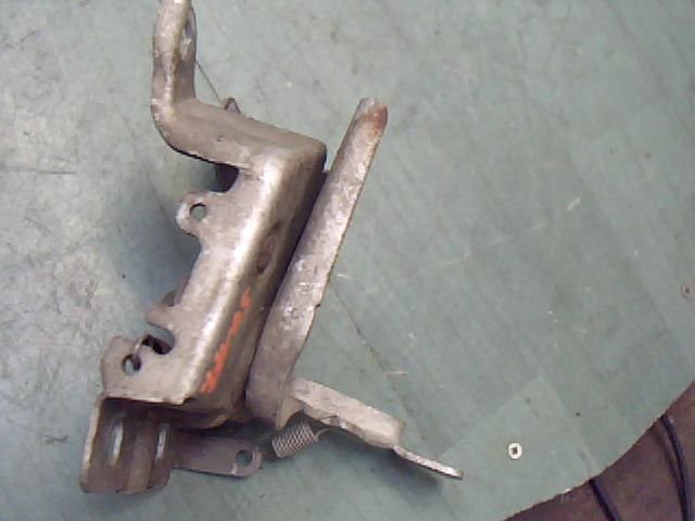 bontott SUZUKI SWIFT II Motorháztető Zárszerkezet