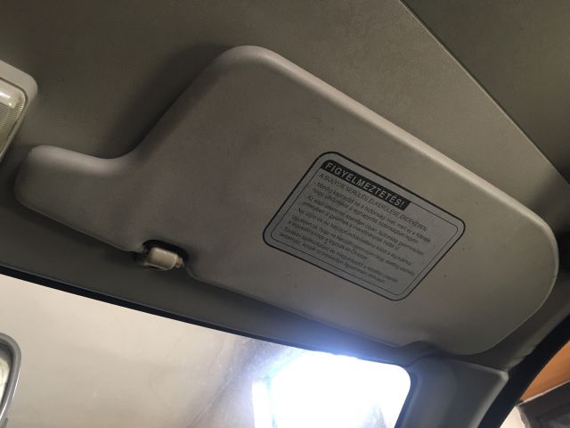 bontott SUZUKI SWIFT II Műszerfal Bal Hangszóró Burkolat