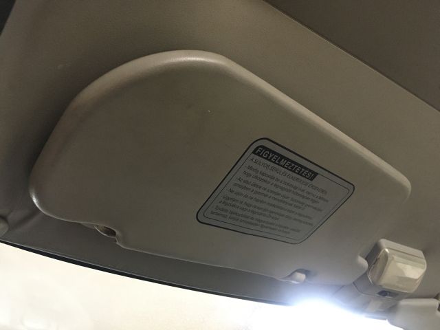 bontott SUZUKI SWIFT II Műszerfal Jobb Hangszóró Burkolat