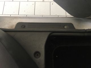 bontott SUZUKI SWIFT II Műszerfal Jobb Hangszóró Burkolat