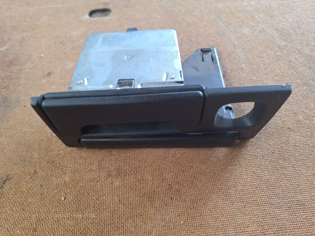 bontott SUZUKI SWIFT II Pohártartó