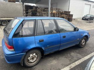 bontott SUZUKI SWIFT II Pohártartó