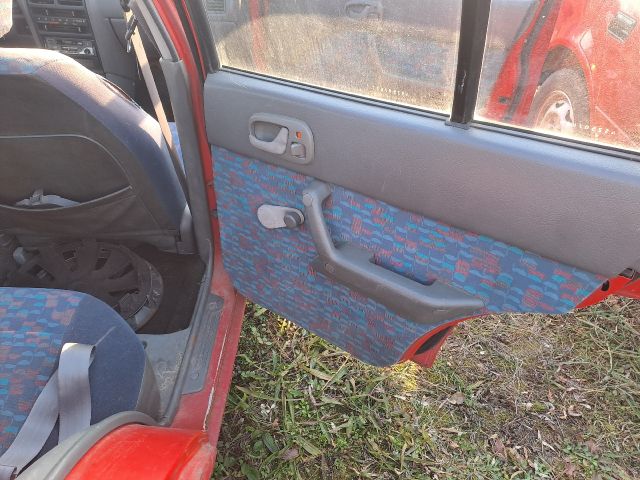 bontott SUZUKI SWIFT II Pohártartó