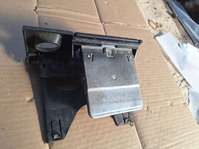 bontott SUZUKI SWIFT II Pohártartó