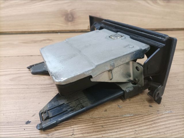 bontott SUZUKI SWIFT II Pohártartó