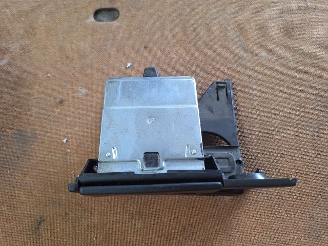 bontott SUZUKI SWIFT II Pohártartó