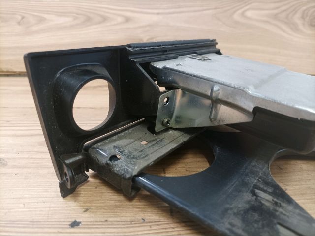 bontott SUZUKI SWIFT II Pohártartó