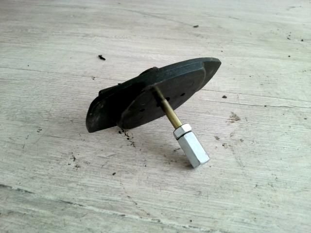 bontott SUZUKI SWIFT II Pótkerék Rögzítő