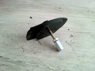 bontott SUZUKI SWIFT II Pótkerék Rögzítő