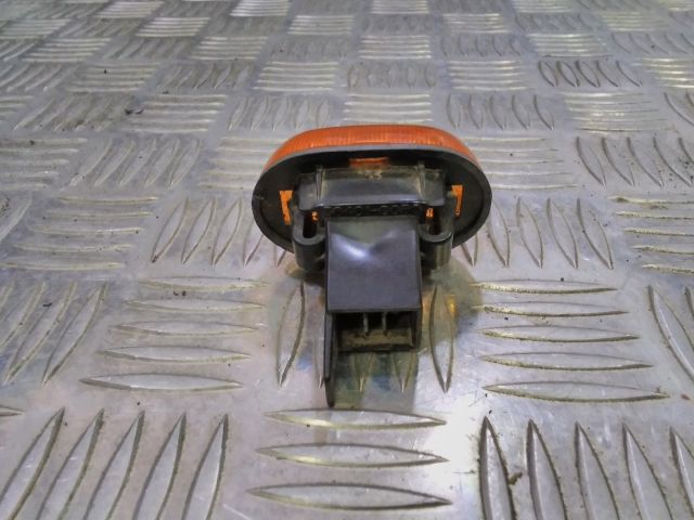 bontott SUZUKI SWIFT II Sárvédő Irányjelző (Pozíciófüggetlen)