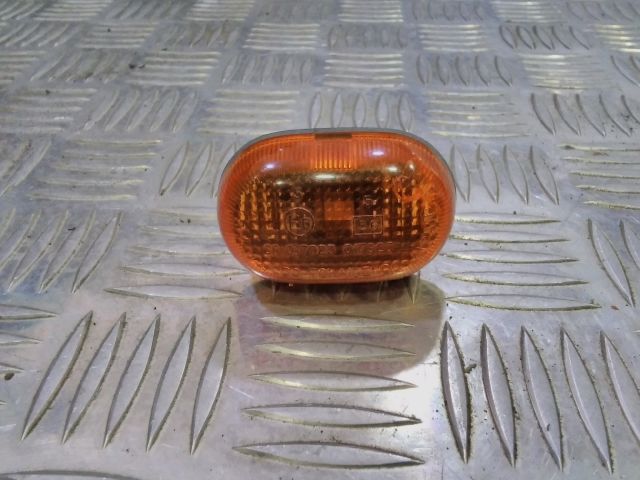 bontott SUZUKI SWIFT II Sárvédő Irányjelző (Pozíciófüggetlen)