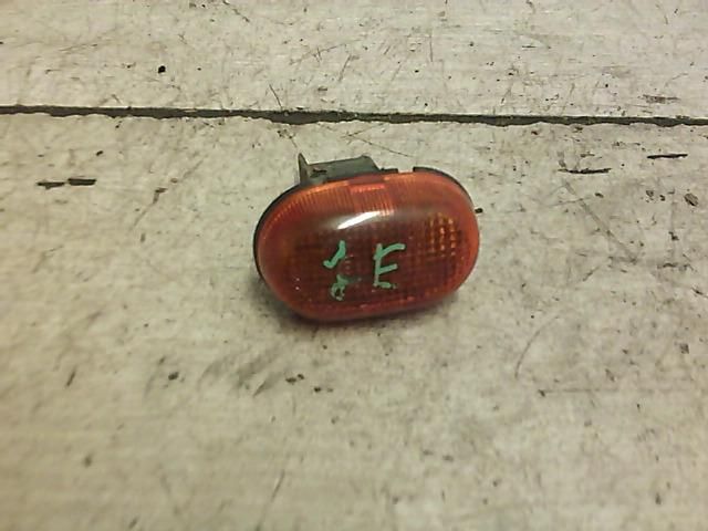 bontott SUZUKI SWIFT II Sárvédő Irányjelző (Pozíciófüggetlen)