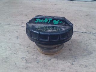 bontott SUZUKI SWIFT II Tanksapka