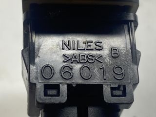 bontott SUZUKI SWIFT II Vészvillogó Kapcsoló