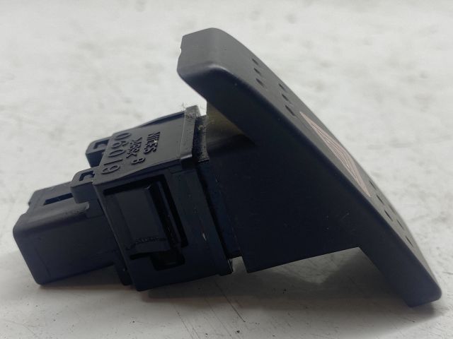 bontott SUZUKI SWIFT II Vészvillogó Kapcsoló