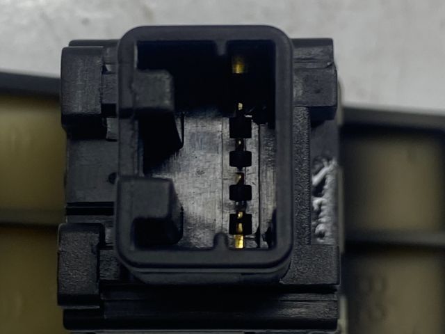 bontott SUZUKI SWIFT II Vészvillogó Kapcsoló