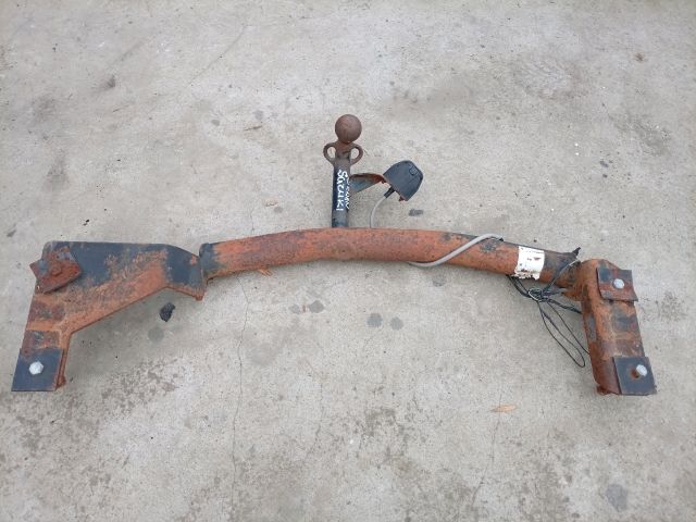 bontott SUZUKI SWIFT II Vonóhorog