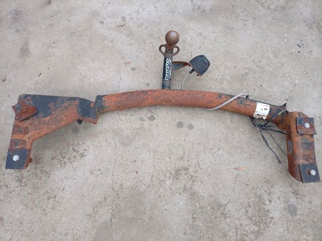 bontott SUZUKI SWIFT II Vonóhorog