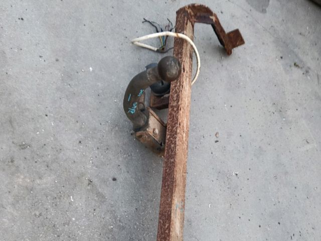 bontott SUZUKI SWIFT II Vonóhorog