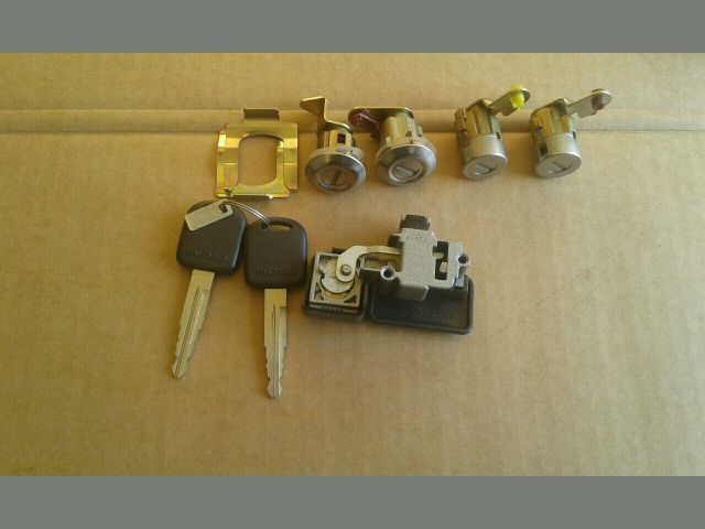 bontott SUZUKI SWIFT II Zárbetét Szett